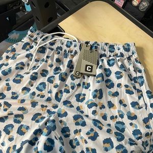 NWT Men’s M Chestee workout shorts